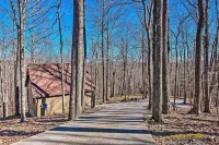 Quiet & Private Cabin ~ 5 Mi to Dale Hollow Lake! - Wifi