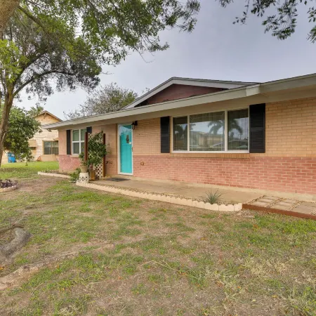 Port Isabel Home < 3 Mi to South Padre Beach!