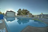 Near Branson Landing / Sister Condo Very Close by! - spa