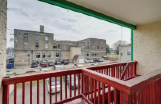 Bright Minneapolis Apartment - 1 Mi to Downtown!