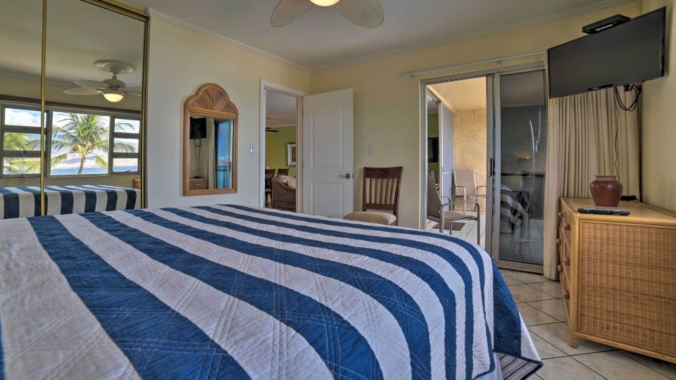 Beachfront Kihei Sanctuary w/ Lanai & Ocean Views!
