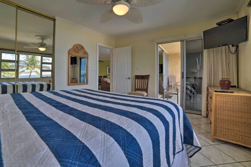 Beachfront Kihei Sanctuary w/ Lanai & Ocean Views! - 2-Star