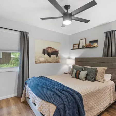 Family Friendly & Cheerful Blue Jay Ranch House close to KSU stadium