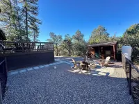 Ponderosa Place, Charming Cabin with Large Deck and Mountain View, Veteran Owned Hotels in Pine