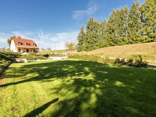 Poolside Luxury Villa in Montignac