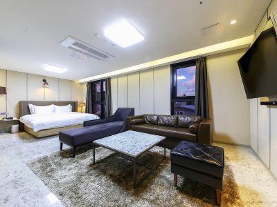 Richwell Hotel