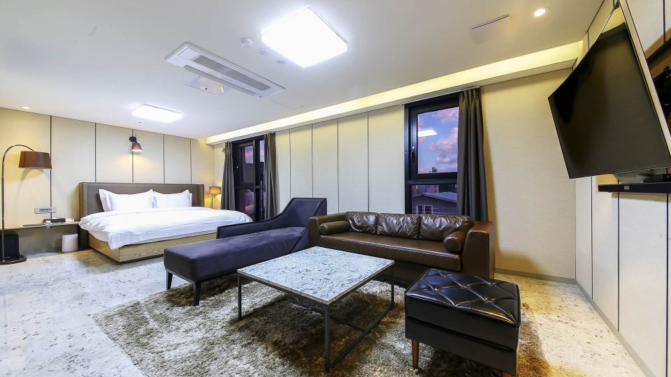 Richwell Hotel