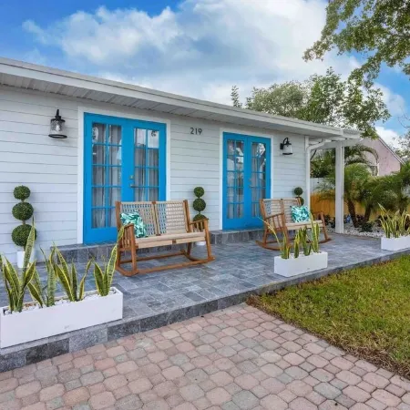 Flamingo Retreat Steps to Downtown Pool Home