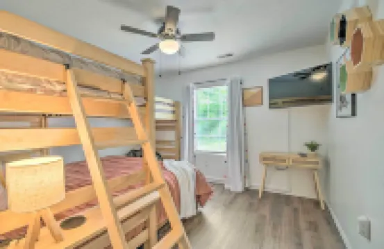 Cozy Branson Retreat w/ Balcony, 2 Mi to 76 Strip