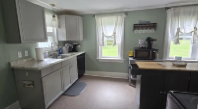 Cozy, Private 3 Br Get-Away Near Clarion. Long Term Stays Welcome. Pet-Friendly!