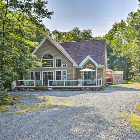 Pocono Hot Tub Chalet Lake Access Sleeps 10