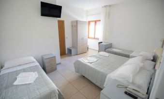 Hotel Petite Fleur - Housity
