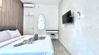 Escotel Arah Timur
