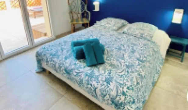 Magnificent villa facing the sea for 18 people