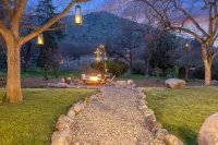 Three Oaks - Perfectly Designed Nature Escape!
