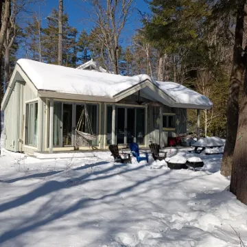 Grey Cabin/House with Sauna on Lake Monomonac Next to Mt. Monadnock