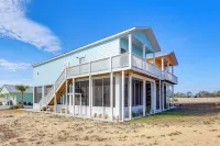 Deck & Steinhatchee River Views: Family Getaway - 4-Star
