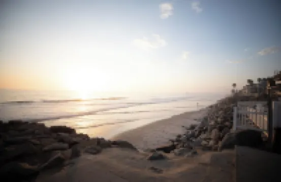 Steps to Beach & Shops - King Suite - Private Patio & Grill + Parking