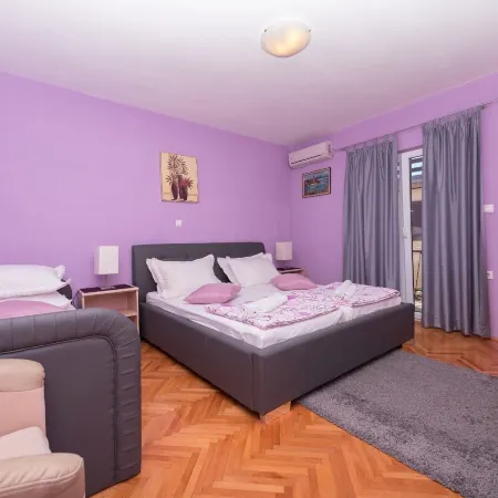 Apartments and Room Goran