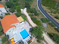 House Tonko Hotels in Postira