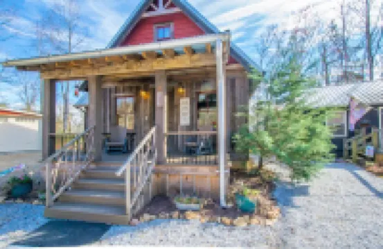 Rustic Awesome 4BR Lodge w Game Room Fire Pit