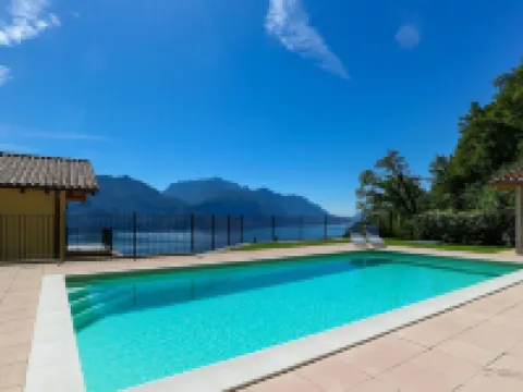 Le Petit Palais Villa Hotels in Plesio