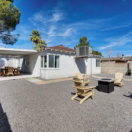 Group-friendly Oasis Near Roper Lake State Park!