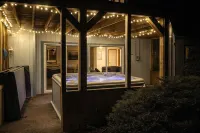 Luxury 5-Br Lakefront - Newly Renovated in 2026 - Private Hot Tub