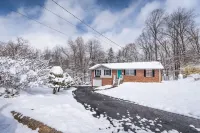 #VelvetHill#NewRiverGorge#HotTub#Gameroom#PetFriendly#FirePit#KidsArea#Bbqgrill