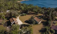 Perfect Lakefront Getaway on clear deep private lake 20 min from Gainesville