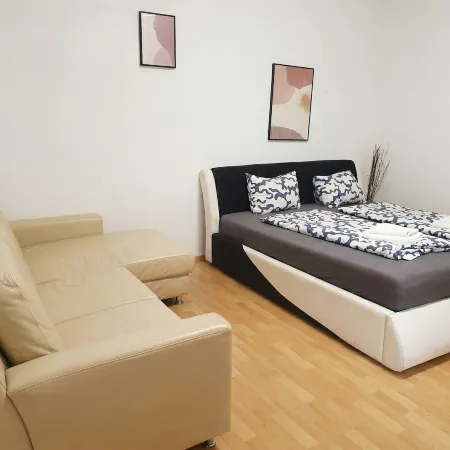 Central & Simple 1Br Apartment with Wifi Отели рядом с достопримечательностью «11. Зиммеринг»