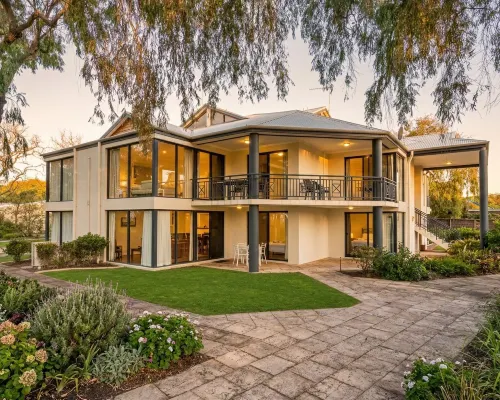 98 Steps to the Beach - Retreat with Pool Access Hotels in Broadwater