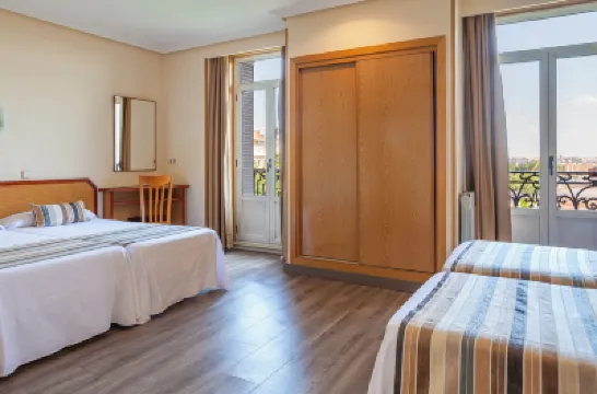 正午酒店 鄰近拉瓦比埃斯的酒店