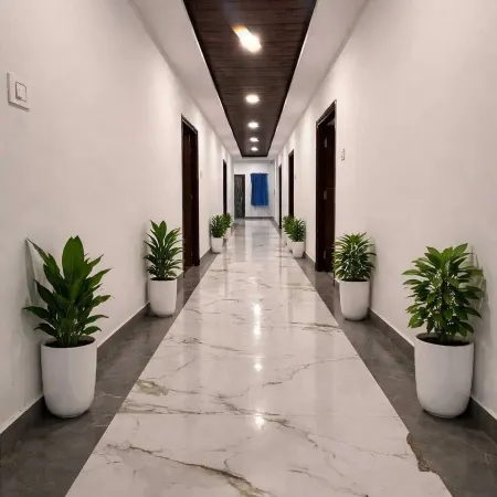 Hotel Sky Palace Отели рядом с достопримечательностью «Конгресс-центр Subham»