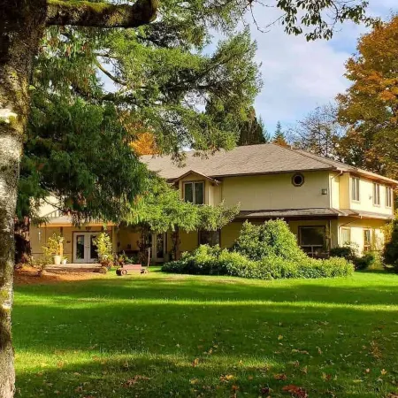 Cedar Wood Lodge Bed & Breakfast Inn