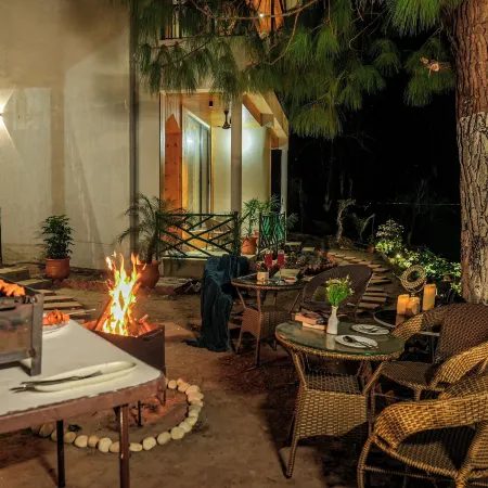 ELIVAAS 1BHK Pine View Resort
