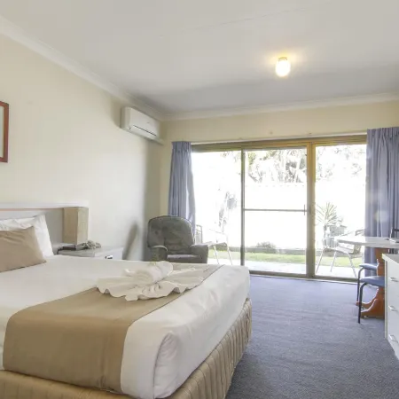 Island Palms Motor Inn