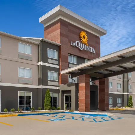 La Quinta Inn & Suites by Wyndham Fayetteville