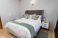 Luxurious Private Apartment with Pool Near Cape Town - 3-Star