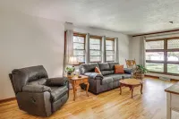 Fenced Yard & Patio! Shawnee Getaway 2 Mi to Dtwn
