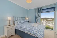Brynawelon - Wonderful Sea and Harbour Views - 4-Star