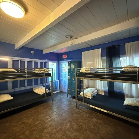 ITH Beach Bungalow Surf Hostel San Diego Отели рядом с достопримечательностью «Пасифик-Бич»