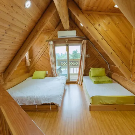 Jungmun Log Pension & Resort Отели рядом с достопримечательностью «Храм Попхваса»