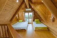 เชจู จุงมุน ล็อก เพนชัน แอนด์ รีสอร์ท - บ้านพักหลังเล็ก
