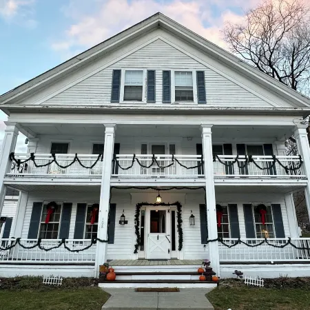 1846 Inn and Tavern