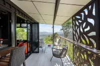 帶山景的樹屋小屋隱居處 - 民宿