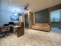 Hotel Radhe Raas - موقف سيارات