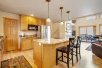 3BR Three-story Home With Epic Mountain Views & Fireplace - 4 stjerner
