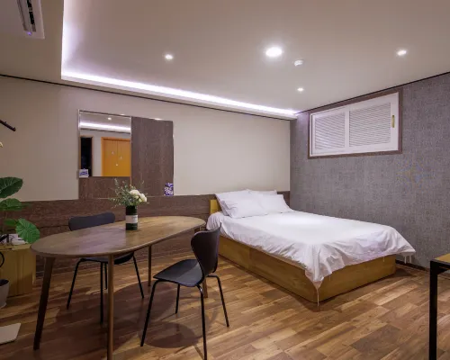 SUYU LEBROWN Hotels near Suyu Station