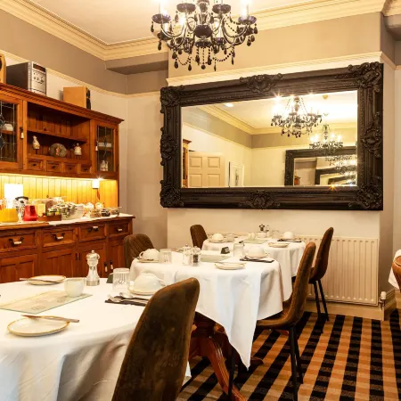 The Howbeck & the Retreat Incl Off-Site Health Club and Parking EV Point Available